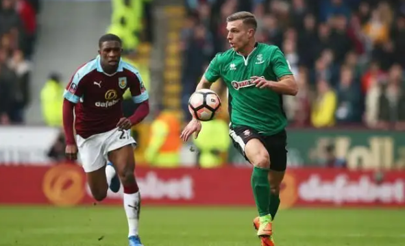 2018 大谷手肘伤势：赛季末确认右肘 UCL 撕裂，大谷宣布接受 Tommy John 手术