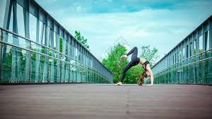 安东尼·戴维斯强烈否认左手手术传闻，独行侠未来存疑